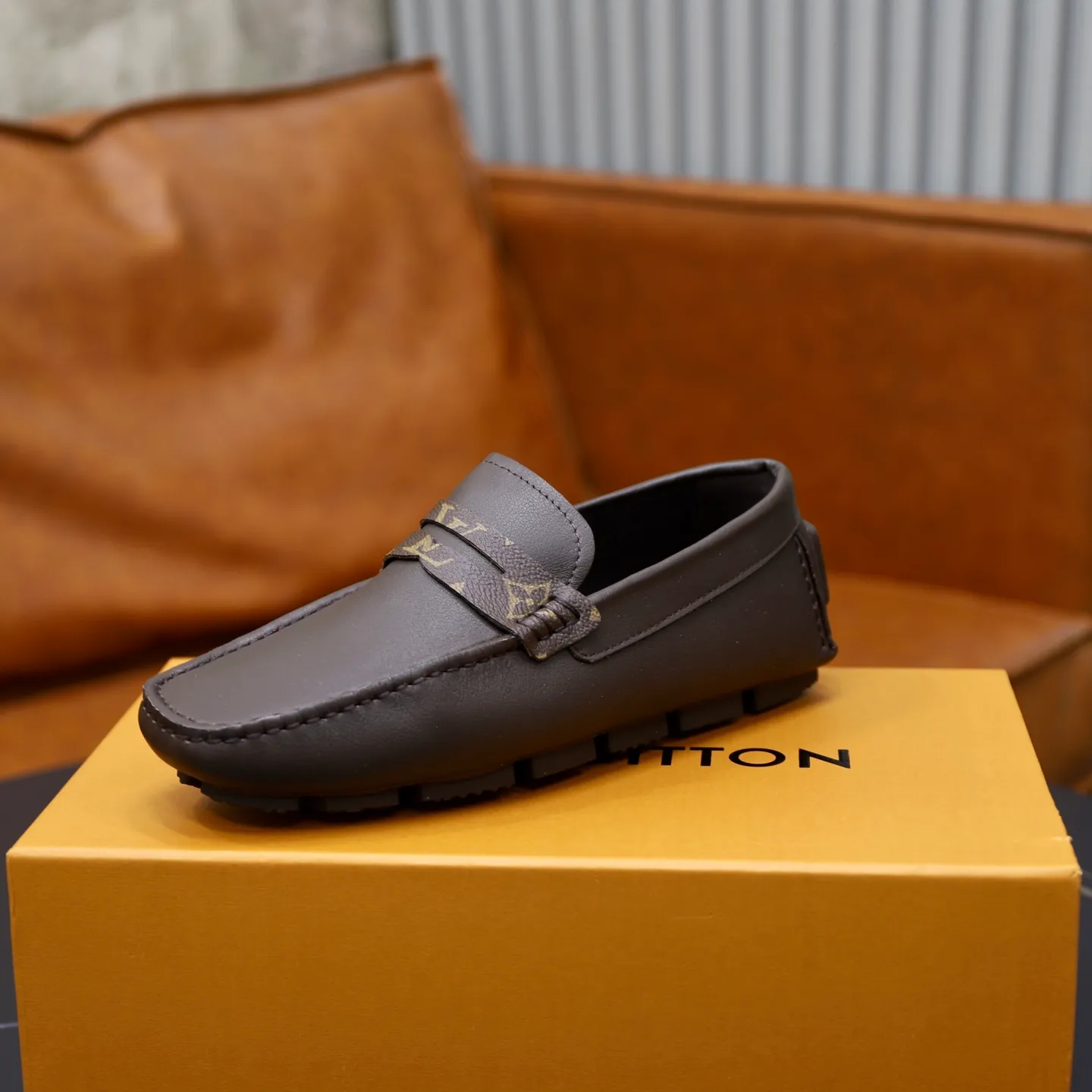 Ex-factory price: 460💰【LV】Louis Vuitton ⚠️High-end men’s driving and pedal series ⚠️38-44 (customized for 45) ⚠️All original cowhide leather! Thick and soft! Made entirely of calfskin lining! Rubber sheet anti-slip beanie sole! Three-dimensional package technology! Fashionable and classic! Handicrafts! Original high quality! Feel free to compare!